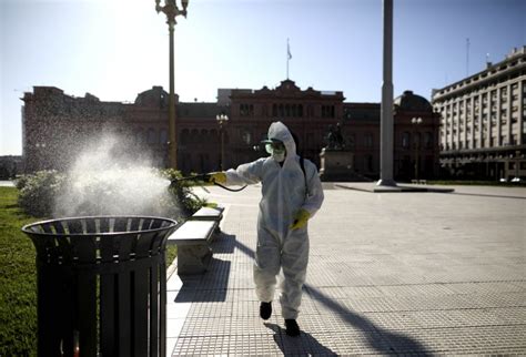Quarantine cuarentena be under a ban estar en cuarentena. Buenos Aires: los trabajadores de servicios esenciales el ...