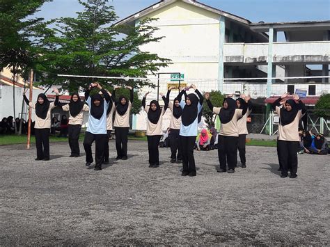 * mencapai kecemerlangan dalam kurikulum dan kokurikulum. Kolej Vokasional Seri Iskandar : PERTANDINGAN SENAM ROBIK ...