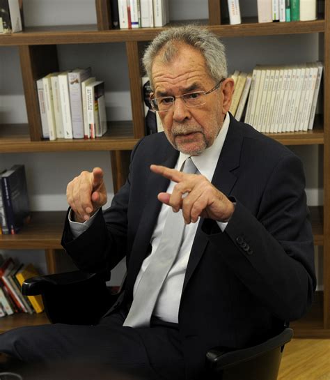 Bundespräsident alexander van der bellen hat am vormittag kanzler sebastian kurz empfangen, um über die weiteren schritte zu beraten. Van der Bellen: „Europäer müssen nicht tanzen, wenn Trump ...