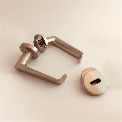 Manija De Puerta Acero Inox Maciza Recta Gala - $ 1.199,00 en Mercado Libre