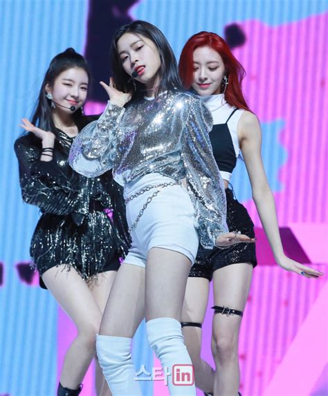 엠넷 엠피디직캠 있지 리아 icy 직캠 itzy lia fancam @mcountdown_190822mnet m2 엠피디직캠 최신 클립 다시보기 : 포토걸그룹 ITZY 리아-류진-유나, '매력 발산'