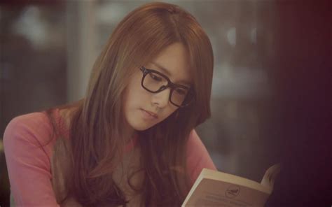 Wallpaper Girl Glasses Book Reading 2560x1600 646445 Hd