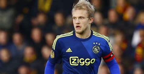 Hoewel ajax deze week ontkende dat polletje bij vergaderingen van de club aanschuift, blijkt dit wel degelijk gebeurd. Ajax ontsnapt dankzij polletje: "Dit is het Ajax dat we graag willen laten zien" | VoetbalPrimeur.nl
