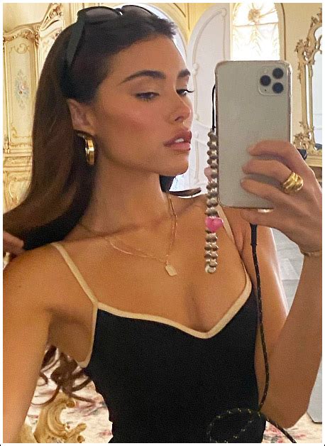 Popoholic Blog Archive Madison Beer Selfies Her Massive Braless Bosomcleavage In A Skimpy Top