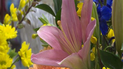 Fort Smith flower shop putting in extra hours ahead of Mother's Day