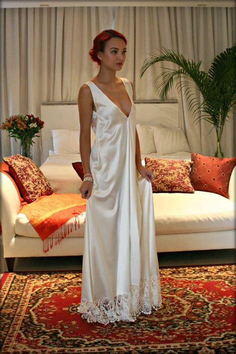 Bruids Nachthemd Satin Uit Witte Bruiloft Door Sarafinadreams Dressing Gowns Bridal