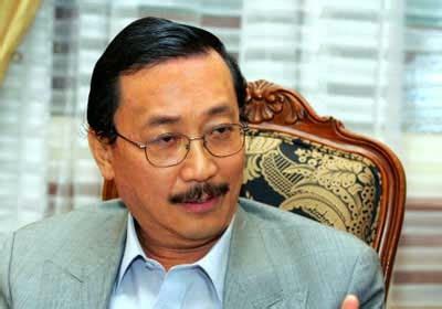 Berjaya group berhad has a lot of compete company such as ccl industries inc, sime darby berhad and new world developement company limited. The Seeker: Tan Sri Dato' Seri Vincent Tan Chee Yioun