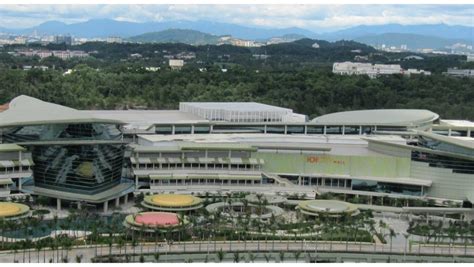 Huge alfresco dining area with views of greenery and water features outdoor greeen oasis for complete relaxation shops interconnected with the ioi city towers and le meridien putrajaya anchored tenants of ioi city mall. IOI City Mall , Malaysia-DACIN Construction Co ., Ltd