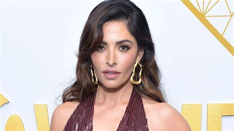 Sexlifes Sarah Shahi Captivates Fans In Low Cut Jacket And Nothing