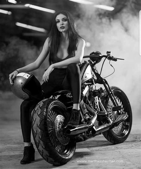 Pin By ⚛ ʟʄʀ ⚛ On ɦaʀʟɛʏs ռ 81 1 Biker Photoshoot Motorcycle Women Bike Photoshoot