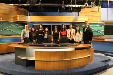 Students Tour Q13 Fox News Studio Uw College Of Arts And Sciences