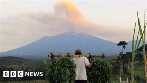 Mount Raung Volcanic Ash Cloud Halts Bali Bound Flights Bbc News