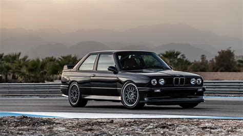 The e30 harked back to the 1960s and before, to the days of alfa giulias, triumph vitesses and bmw resisted any temptation to change a winning formula; بي ام دبليو M3 فئة E30 تحصل على تعديلات مميزة للغا...