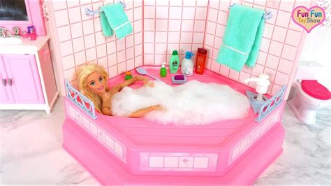Barbie Doll Bubble Bath In Pink Bathroom Morning Routine Mandi