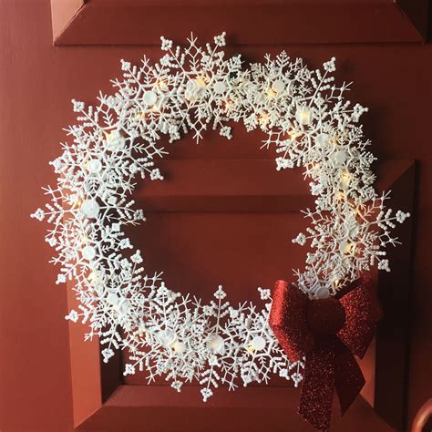 Diy Snowflake Wreath For Under 10 Dollars Diy Snowflake Wreath