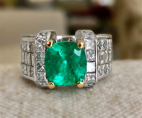 Extra Fine Estate Natural Colombian Emerald And Diamond Ring 18k Big