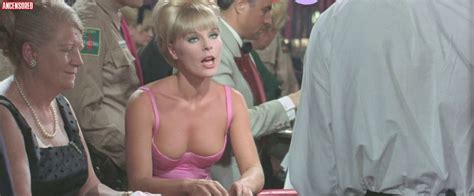 Elke Sommer Nuda ~30 Anni In They Came To Rob Las Vegas