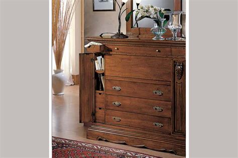 Vendo camera da letto fine '800 in noce massello stile umbertino cosi composta: Bonavigo | Camere da letto classiche | Mobili Sparaco
