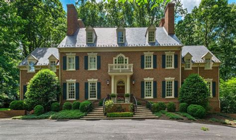 Jeden tag werden tausende neue, hochwertige bilder hinzugefügt. $2.2 Million Brick Colonial Home In McLean, VA | Homes of ...