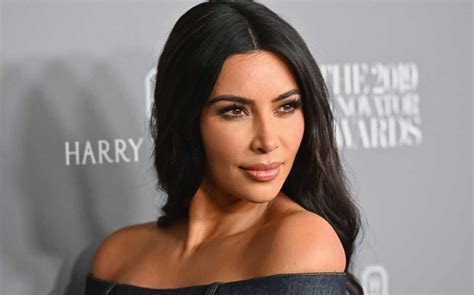 Kim Kardashian Selfie In Bagno Per Festeggiare Lultimo