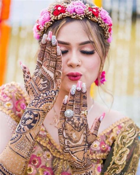 florate jewellary bestlooks bridal photography poses indian wedding photography mehendi