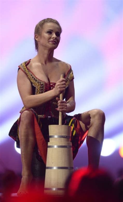 Así Son Las Ardientes Polacas De Eurovisión Paula Tumala En Pose