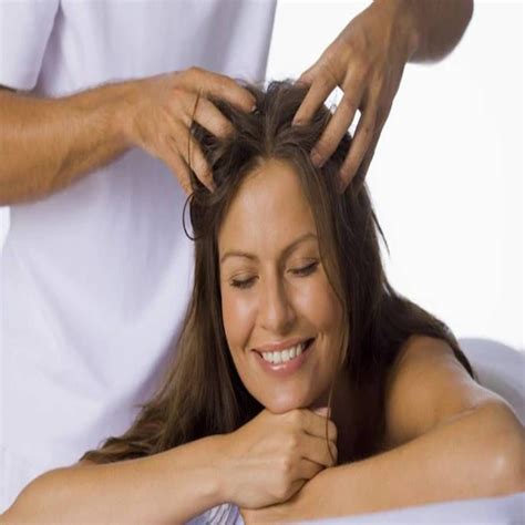 Hair Care By Applying Oil In The Hair At Night You Forget To Sleep These Problems Can Happen
