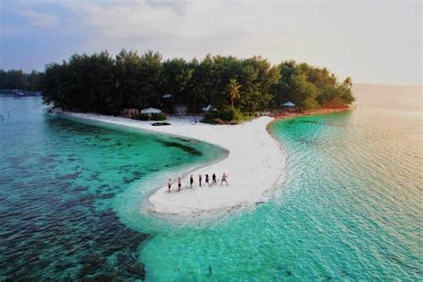The Paradise Of Java Karimunjawa Islands Visit Indonesia The Most