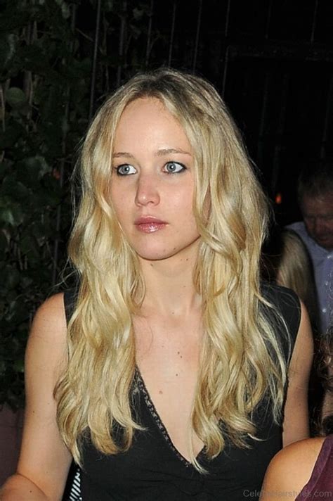 See pictures and shop the latest fashion and style trends of jennifer lawrence, including jennifer lawrence wearing ponytail, long wavy cut, long straight cut and more. 58 Mind Blowing Hairstyles Of Jennifer Lawrence