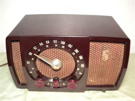 Vintage Zenith Model H723z Amfm Bakelite Tube Radio Great Shape Works