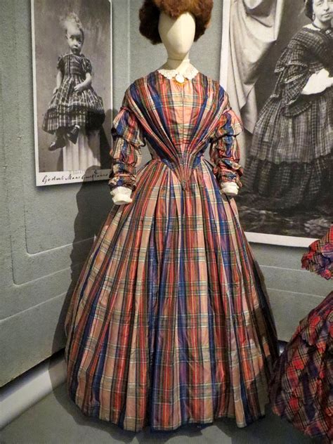 Witweg Romantic 19th Century Fashion