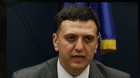 15 μαΐου 1974) είναι έλληνας ιατρός, πολιτικός και πρώην επαγγελματίας καλαθοσφαιριστής. Με ποιον μοιάζει ο ακούρευτος Βασίλης Κικίλιας (φωτό ...