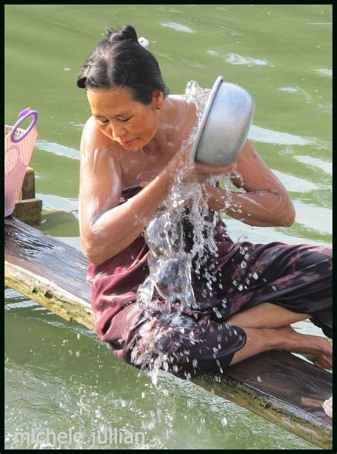 Myanmar Bath Time 写実