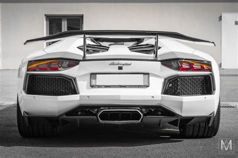 In a world that has become heavily reliant on technology, the 2021 lamborghini aventador takes a more nostalgic look at things. Cara Menggambar Mobil Lamborghini Gallardo - Mengggambar ...