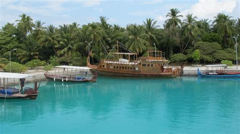Maldivian Dhonis The Traditional Maldives Boats The Maldives Travel