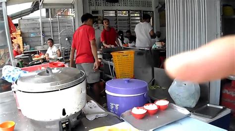 The pork ribs and meat in the bak kut teh is good. Ah Sang Bak Kut Teh, P4, June 2013, Food Hunt - YouTube