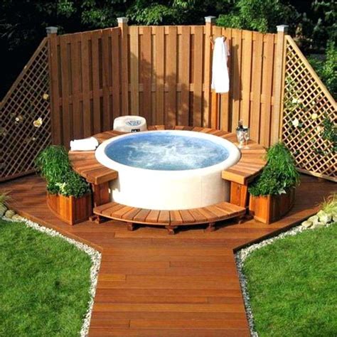 I'm to build a raised deck frame which will support a small (1.8m lazy spa hot tub). Outdoor-Jacuzzi und Outdoor-Spa - 100 Ideen für einen auf ...
