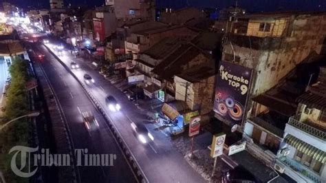 Mengintip Kehidupan Malam Jalan Nusantara Makassar Tunggu Pelanggan Di Atas Motor Tribun