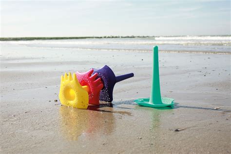 Triplet Quut Cute Beach Toy 4 In 1 Tool Shovel Sieve Rake And