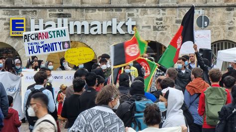 Saveafghanistan Demonstration Auf Dem Hallmarkt Mit 300 Teilnehmern