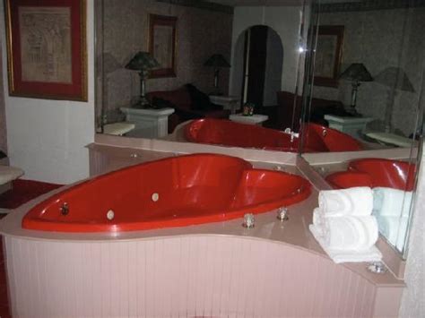 Heart Shaped Jacuzzi Tub Picture Of Pocono Palace Resort Marshalls Creek Tripadvisor