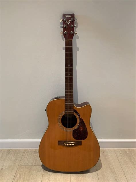 Yamaha Fx370c Electro Acoustic Guitar Hobbies And Toys Music And Media