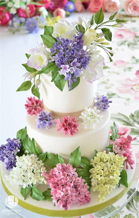 Buttercream cakes can be easily flavoured, coloured, decorated with piping or fresh flowers. 14 Stunning Spring Wedding Cakes | CHWV