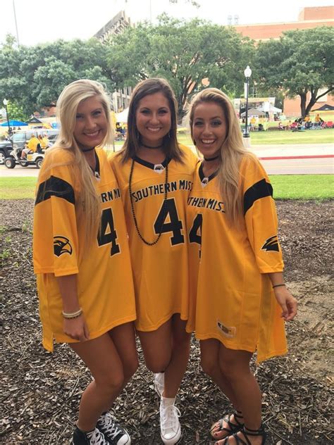 10 things every college girl is wearing on game day tailgate outfit gameday outfit tailgating