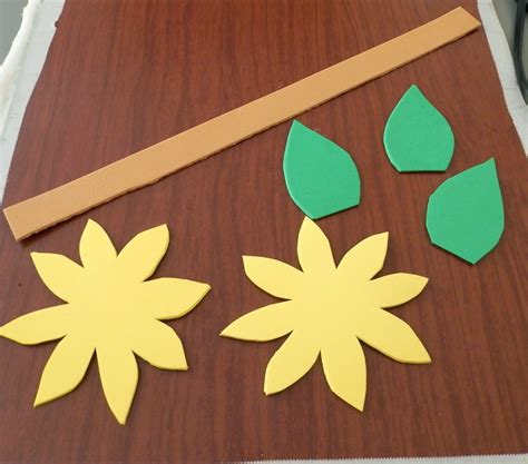 Maybe you would like to learn more about one of these? CREANDO RECUERDOS: Tutorial Girasoles de Goma Eva
