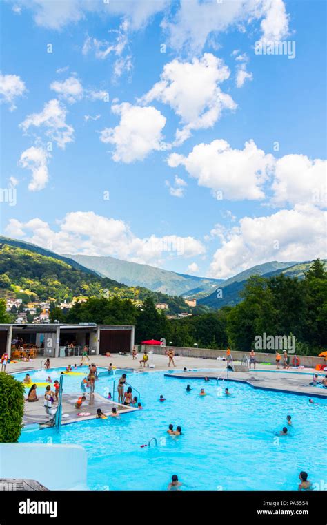 Outdoor Swimming Pool Mountains Hi Res Stock Photography And Images Alamy