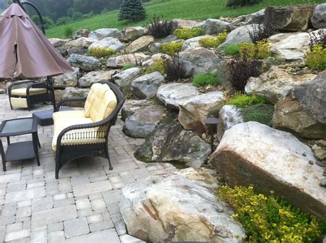 Glacial Boulder Outcropping Wall With Omni Vintage Patio Pavers Design