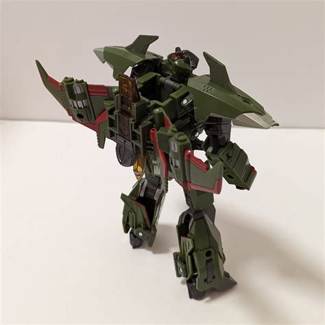 First Look At Upcoming Legacy Leader Skyquake Shows He Is A Mix Of G1 And Prime Versions