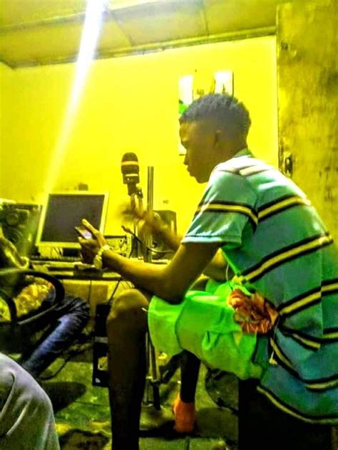 Young Chiling Hausa Rapper Fans Katsina