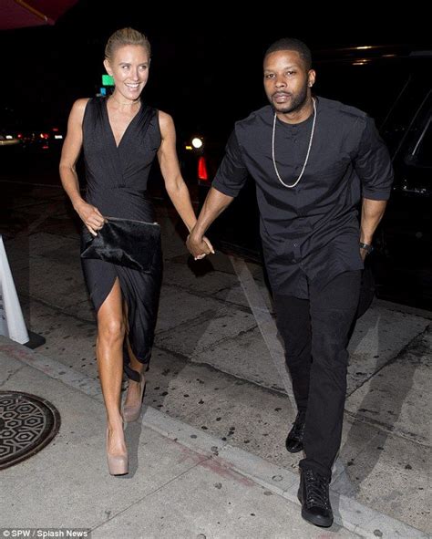 Nicky Whelan And Fianc Kerry Rhodes Hand In Hand On Date Night Nicky